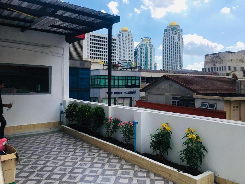 Miracle Gallery Hotel Makkasan Exterior photo